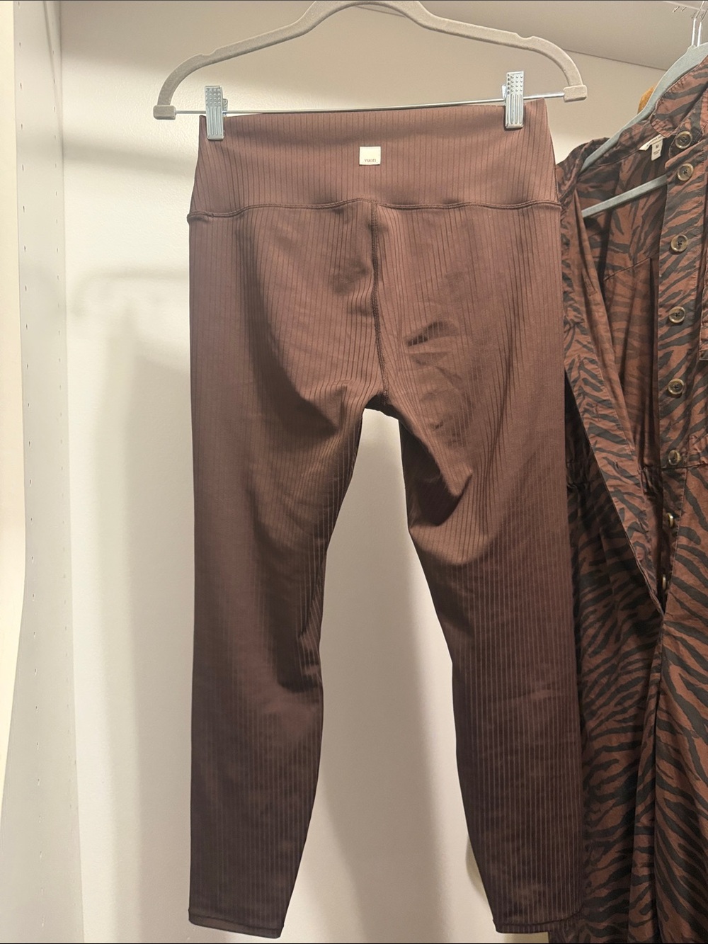Vuori Ribbed High-Rise Leggings in Brown
